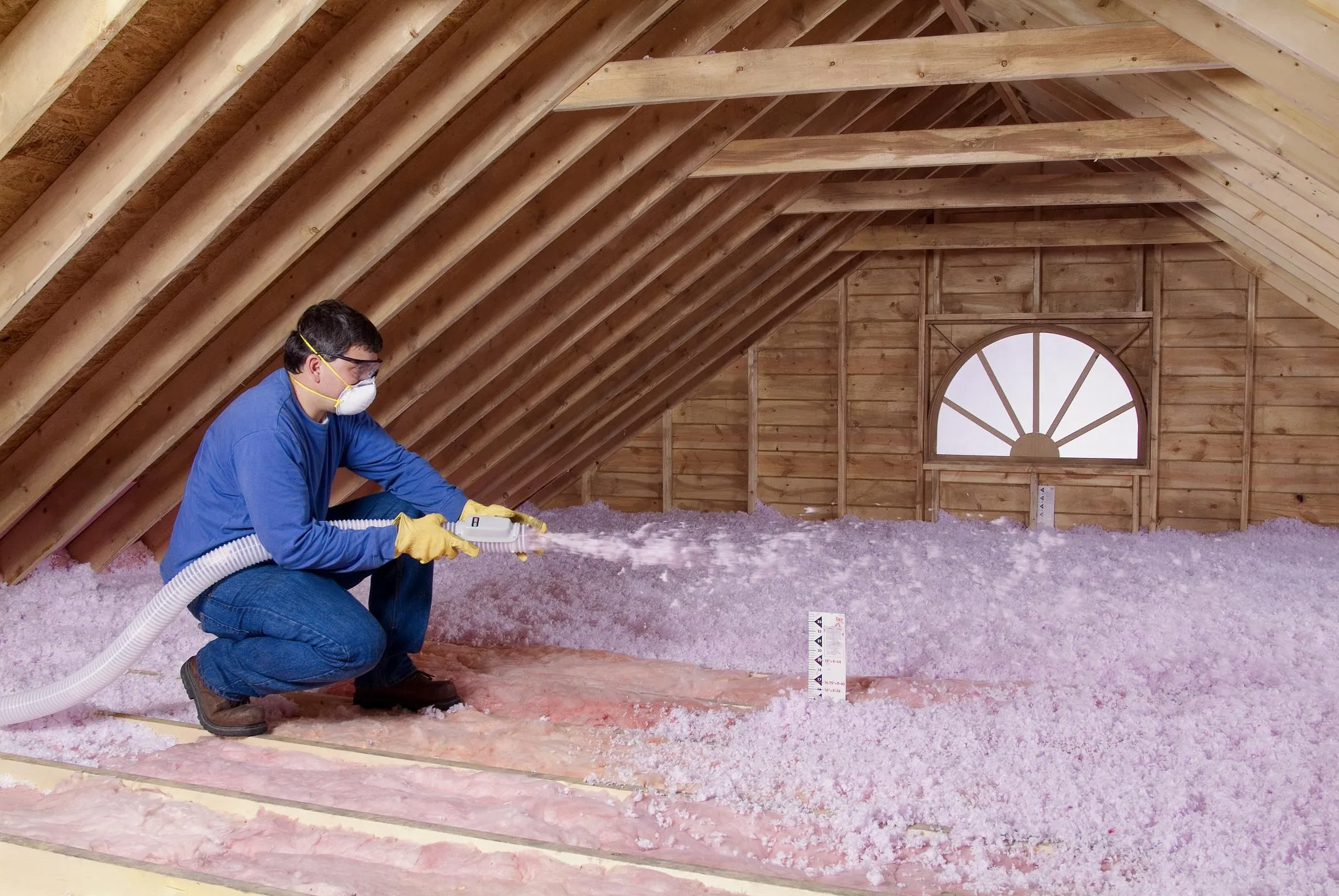 Winter home energy efficiency tips, highlighting insulation and ducts.